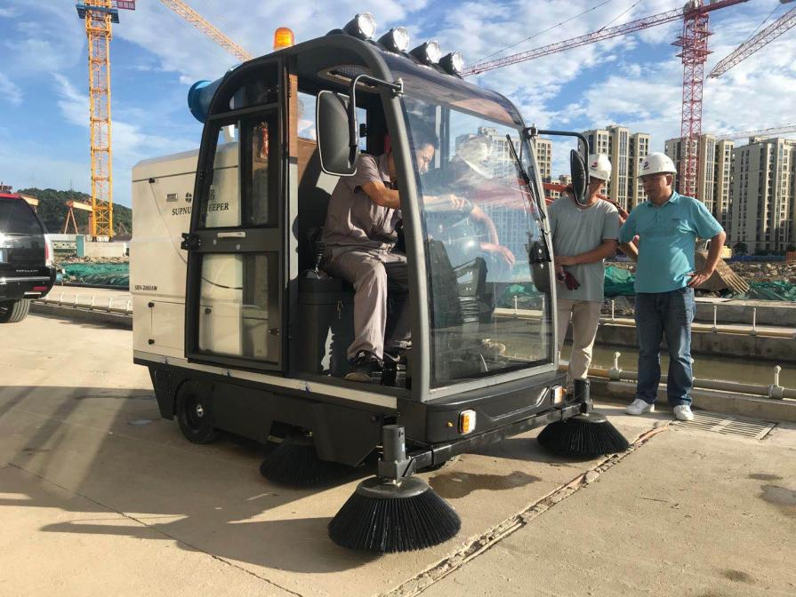 昭通龙海市电动清扫车：现代城市清洁的新解决方案